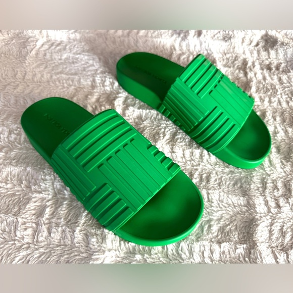 Bottega Veneta - Slider Embossed Rubber Green Slides - Picture 4 of 11